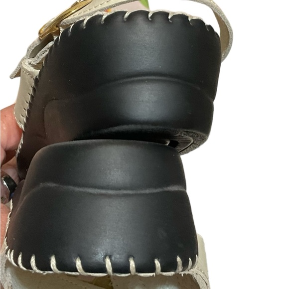 La Plume Fiora Cream & Gold Leather Sandals Size 39 NWOT - Picture 10 of 12